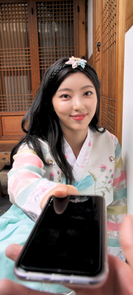 Teuida app screenshot - learn Korean through interactive conversations